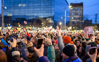 Moment istoric. Studenții câștigă alegerile în Serbia, Vučić și-a recunoscut înfrângerea