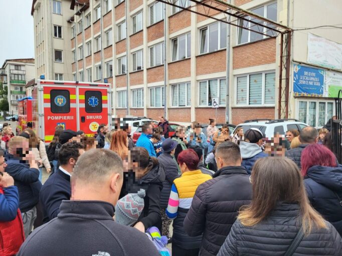 Elevul care a atacat o profesoară căuta un coleg „de altă religie”. Șeful ISJ: Ar avea tendințe de radicalizare