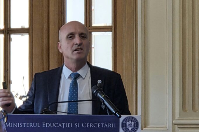 ”O tendință de a face colecție de diplome frumos colorate”, semnalată de Sorin Ion