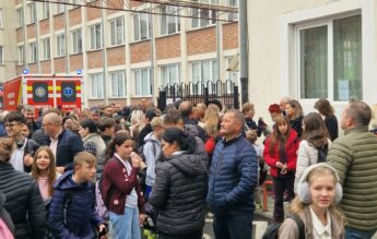 Scurgerea în spațiul public a imaginilor cu atacul de la școala din Bistrița, anchetată penal